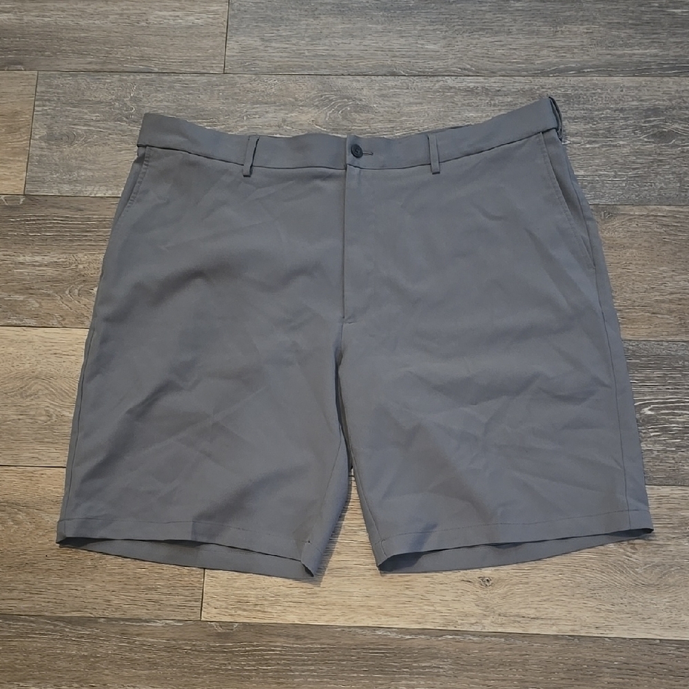PGA Tour Men's Size 42 Gray Flat Front Golf Shorts
